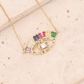 Goldene Evil Eye Halskette mit bunten Zirkoniasteinen auf strukturiertem beigem Hintergrund - Bunter Augenstil(2#)