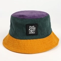 Dettaglio cappello alla pescara in velluto a coste color-block con toppa gatto fortunato - 58cm / Zenzero Verde Scuro Viola