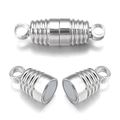 Makro-Detail der silbernen Magnetverschlüsse für Halsketten und Armbandverbindungen - Gestreifte Säule 17*5mm