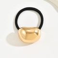 Minimalistisches elastisches Haargummi mit großem goldenen Metallanhänger in Bohnenform - Gold (D5410)