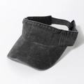 Détail de la visière en denim délavé avec coutures précises et sangle arrière réglable - Noir Uni