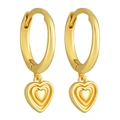 Eleganti orecchini a cuore dorati con design a strati su sfondo bianco puro - Oro