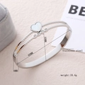 Brazalete de corazón en acero inoxidable pulido con nácar incrustado y circonitas - Plateado
