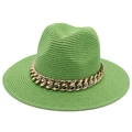 Détail de la texture tressée et chaîne dorée sur un chapeau de paille panama vert - Chapeau de Paille à Bord Plat / Vert