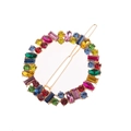 Barrette ronde exquise en alliage doré avec strass multicolores sur fond blanc pur - Doré