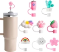 Detailoverzicht van 8 kleurrijke siliconen rietjesdoppen voor drinkbekers - 8-delige Set 1 (Sakura/Koffie/Cactus/Regenboogwolk/Kattenklauw/Aardbei/Regenboog/Glimlachwolk) / 10 mm