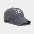 Dettaglio del ricamo DOG DAD su cappellino in cotone lavato con trama vintage - Regolabile / Grigio