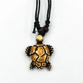 Collana con ciondolo a tartaruga antica con intaglio in finto osso e cordoncino nero - L-1/Tartaruga Totem Beige Marrone