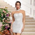 Eng anliegendes weißes Pailletten-Abendkleid mit Strass-Neckholder und Spitzen-Details - M / Weiß