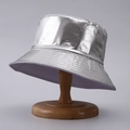 Cappello da pescatore argento metallizzato con rivestimento lucido su supporto di legno - Taglia unica / Argento