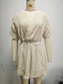 Tuta corta estiva beige a maniche corte con scollo a V e vita elastica da donna - S / Albicocca