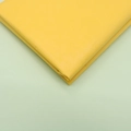 Primer plano de papel de seda amarillo para manualidades creativas y embalaje de regalos - Amarillo Dorado