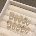Faux ongles faits main rose nude œil-de-chat avec strass papillon argentés et forme cercueil - Grand (L) / 1529 Trapèze Court