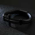 Vista detallada de pulsera de cuero trenzado negro para hombre con dije de cruz de metal - Negro (KB130230-KFC)