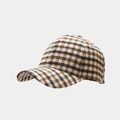 Detail of classic houndstooth vintage baseball cap with premium wool blend texture - Adjustable / Brown