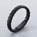 Bracciale da uomo in pelle nera intrecciata con chiusura magnetica nera opaca stile moderno - Pelle Nera Fibbia Nera (KB205375-JR)
