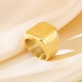 Chevalière carrée plaquée or 18 carats en acier inoxydable avec finition miroir - US 7 / Style Carré (KR103679-KFC) / Or