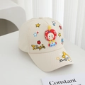 Detail van beige katoenen baby baseballpet met kleurrijke sterren en cartoon-patch - 52cm (3-6 Jaar) / Beige