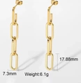Dettaglio che mostra la larghezza di 7,3 mm e la lunghezza di 17,88 mm degli orecchini - Stile 1-Maglia Piccola