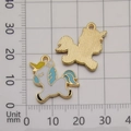 Ciondolo a forma di unicorno in smalto bianco e blu con retro in metallo dorato - Unicorno Smaltato Blu Lago