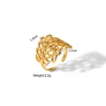Détail de la bague feuille ajourée montrant les dimensions 1,9 cm de long et 1,7 cm de haut - Style Feuille Ajourée (YYR023255)