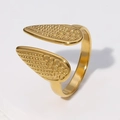 Anillo ajustable de acero inoxidable dorado con diseño detallado de alas de plumas - Ajustable / Dorado