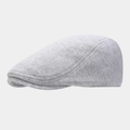 Vue détaillée d'un béret en coton tricoté gris montrant la texture fine du tissu - Taille unique / Gris clair