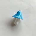 Pendentif champignon bleu en résine à pois blancs pour la création de bijoux DIY - Bleu clair