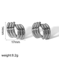 Detailansicht silberner dreilagiger gedrehter Ohrringe mit 14 mm Höhe und 17 mm Breite - Dreilinien-Kreuzungsstil (TE6838-S) / Silber