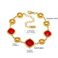 Dettaglio ravvicinato di un bracciale in acciaio inossidabile dorato con pietre in vetro rosso - Oro Rosso