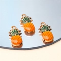 Trois mini pendentifs ananas en alliage doré avec finition émaillée orange et verte - Style 2