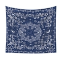 Détail du motif mandala soleil et lune de style bohème sur une tapisserie bleue - 73X95CM / Astrologie Bleu Marine (ZJ1101-40)