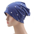 Gorro de punto azul marino para mujer con elegantes perlas blancas y tachuelas de plata - Azul Real