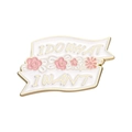 Spilla in smalto con fiori rosa e slogan I DO WHAT I WANT su striscione bianco - Stile Floreale I DO WHAT I WANT(XZ8012)