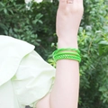 Set di tre braccialetti verde brillante glitterati con trame in silicone intrecciate e lisce - Bracciale rigido impilabile verde brillante (30101)