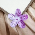 Pince à cheveux fleur en résine violette avec détails de pétales pour vacances à la mer - Violet
