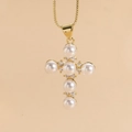 Elegante collana dorata con pendente a croce in perle bianche e dettagli in zircone - XL2081 Stile Sei Perle e Zirconia
