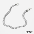 Silbernes Tennisarmband mit quadratischen klaren Kristallen, Modell SP772 für Damen - Silbernes Armband mit Weißem Zirkon (SP772) / Silber