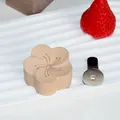 Diffuseur d'huiles essentielles en bois en forme de fleur avec grain naturel - Hêtre Fleur de Prunier Voiture
