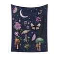 Detailansicht Wandteppich mit Fantasiepilzen, Mondsternen und lila Rosen im Boho Stil - 73X95CM / Traumhafter Blauer Wald (ZJ929-2)