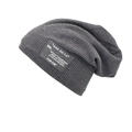 Dettaglio macro della maglia a costine grigio scuro e della toppa decorativa sul cappello - M (56-58cm) / Grigio