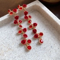 Boucles d'oreilles pendantes dorées avec motifs de roses rouges et cristaux étincelants - Style Pendant Rose Rouge avec Tige en Argent (69#)