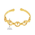 Dettaglio dell'anello a onde traforate in acciaio placcato oro 18k con misure e peso - US 7 / Stile a Onda con Cuori Cavi (Y025)