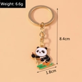 Vista detallada del llavero de panda creativo con 8,4 cm de altura y 6,6 g de peso - Panda Esquiando Llavero