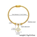 Detail von 18k vergoldetem Edelstahl Schlangenarmband mit quadratischem Kristallanhänger - Quadratischer Zirkonia-Anhänger Schlangenkette Stil (Z249-Gold Armreif) / Gold