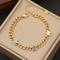 Gouden roestvrijstalen sterarmband met kleurrijke marmeren hangers in een sieradendoos - Ster Stijl