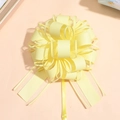 Nahaufnahme hellgelber Schleifenblumen mit feinem Netzgewebe und langen Zierbändern - 30# (Blütenbreite 10 cm, Höhe 15 cm) / Gelb