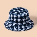 Winter plush houndstooth bucket hat in dark blue and white faux fur texture - M (56-58cm) / Navy Blue