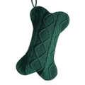 Grüner gestrickter Weihnachtsstrumpf in Knochenform mit Zopfmuster-Textur - Grün