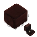Macro view of dark brown velvet jewelry box showing precise dimensions 7.5x6.5x4.7cm - Double Ring Box / Coffee